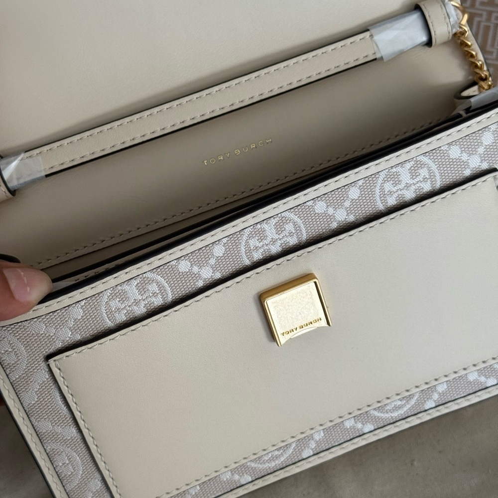 New tory burch T monogram chain wallet crossbody - Picture 8 of 10